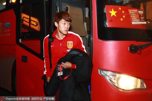 黑丝踩脸