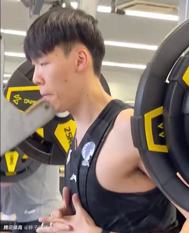 美女不穿衣服直播的视频